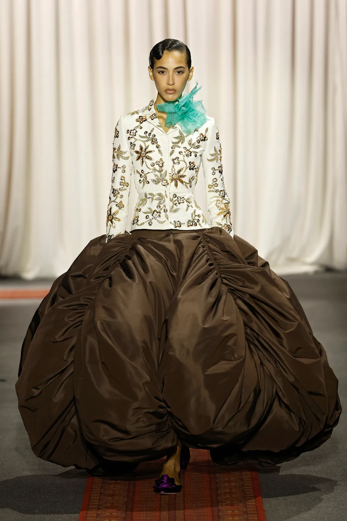 Giambattista Valli: Runway - Paris Fashion Week - Haute Couture Spring-Summer 2025