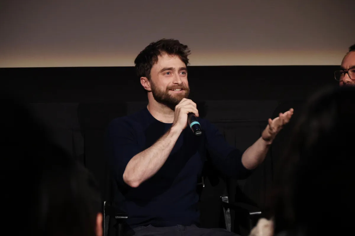 Az eredeti Harry Pottert játszó színész, Daniel Radcliffe személyesen támogatja a sorozat sztárjait