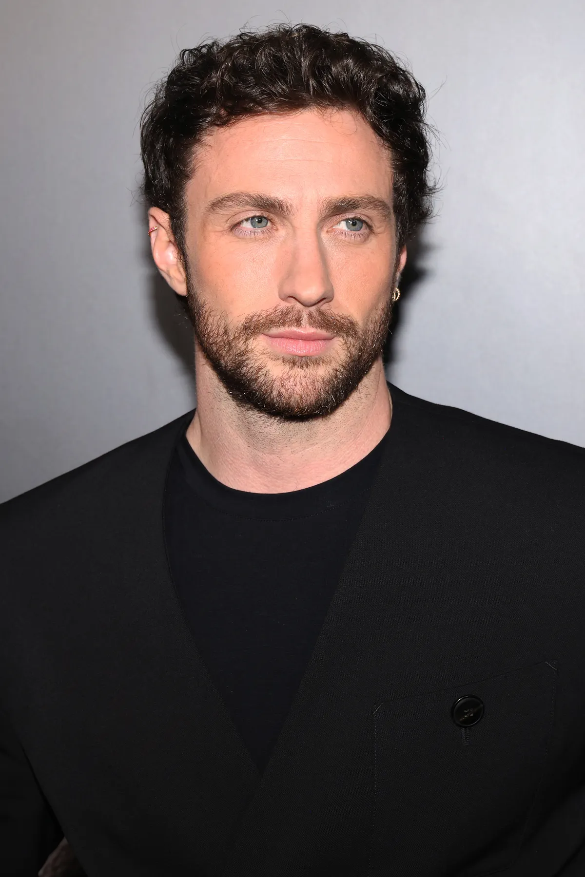 Aaron Taylor-Johnson sárm  és elegancia tekintetében, már most tökéletes James Bond karakter