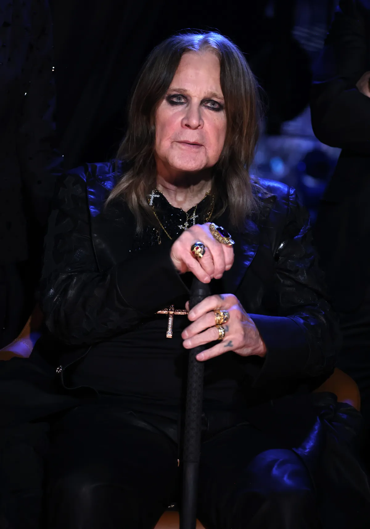 Ozzy Osbourne a színpadon a 2024-es Rock & Roll Hall Of Fame beiktatási ceremónián, amelyet a Disney+-on közvetít a Rocket Mortgage Fieldhouse-ban 2024. október 19-én az ohiói Clevelandben.