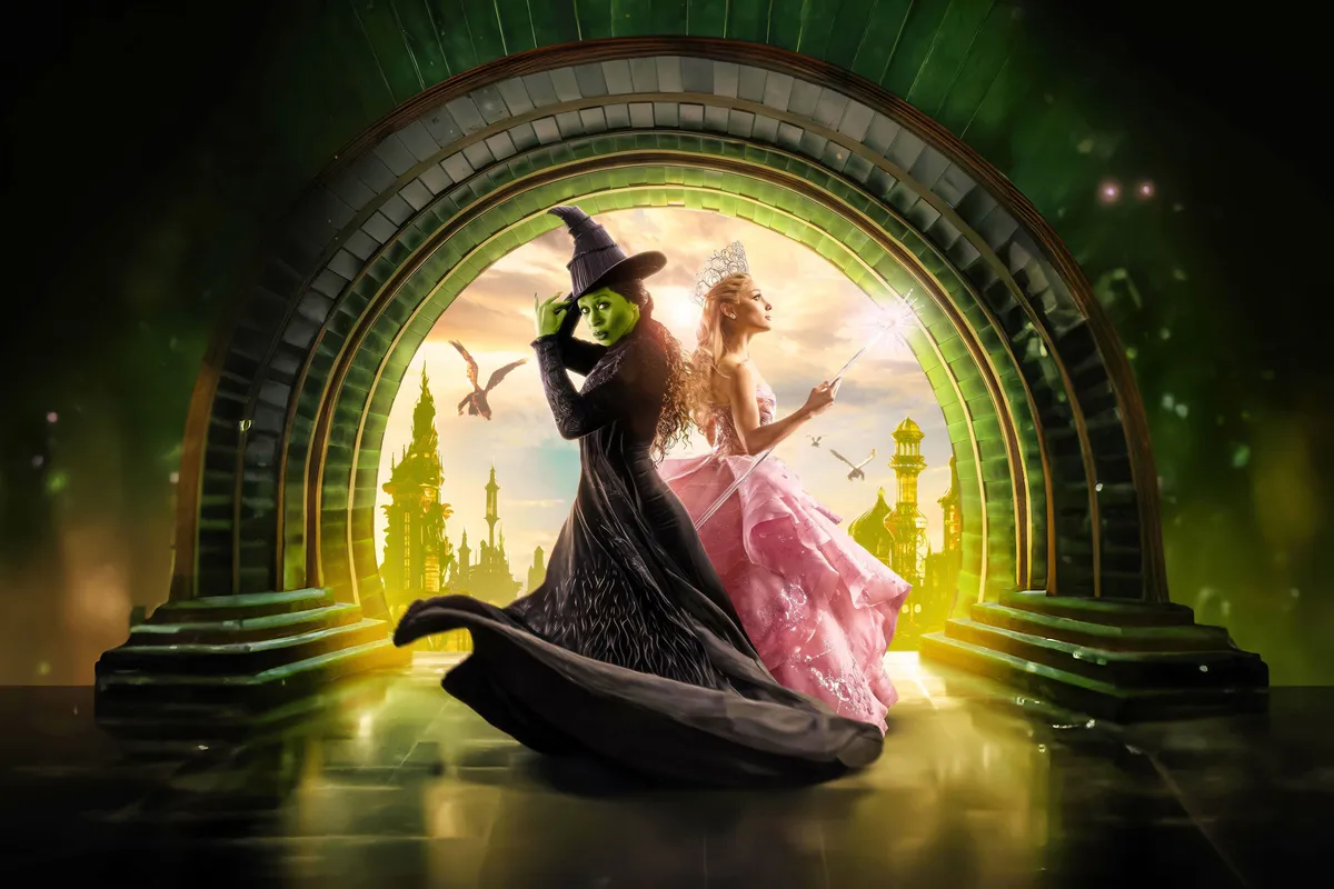 Ariana Grande és Cynthia Erivo, mint a Wicked két boszorkánya