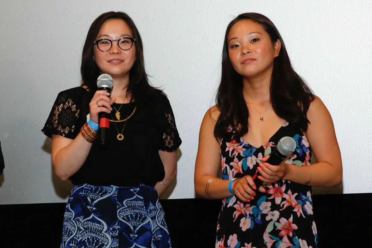 Anais Bordier és Samantha Futerman, történetükről dokumentumfilm is készült Twinsters címmel.