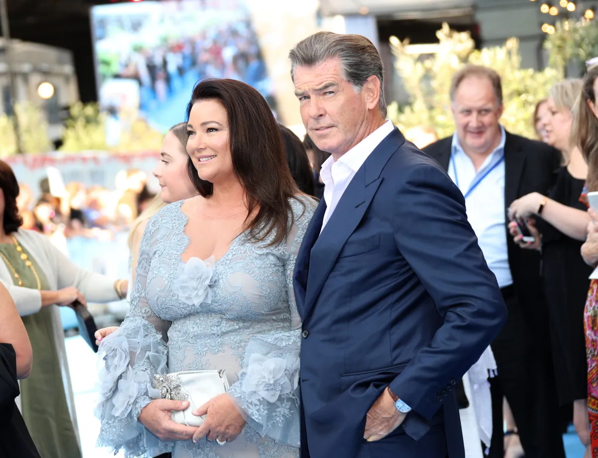 Pierce Brosnan és felesége