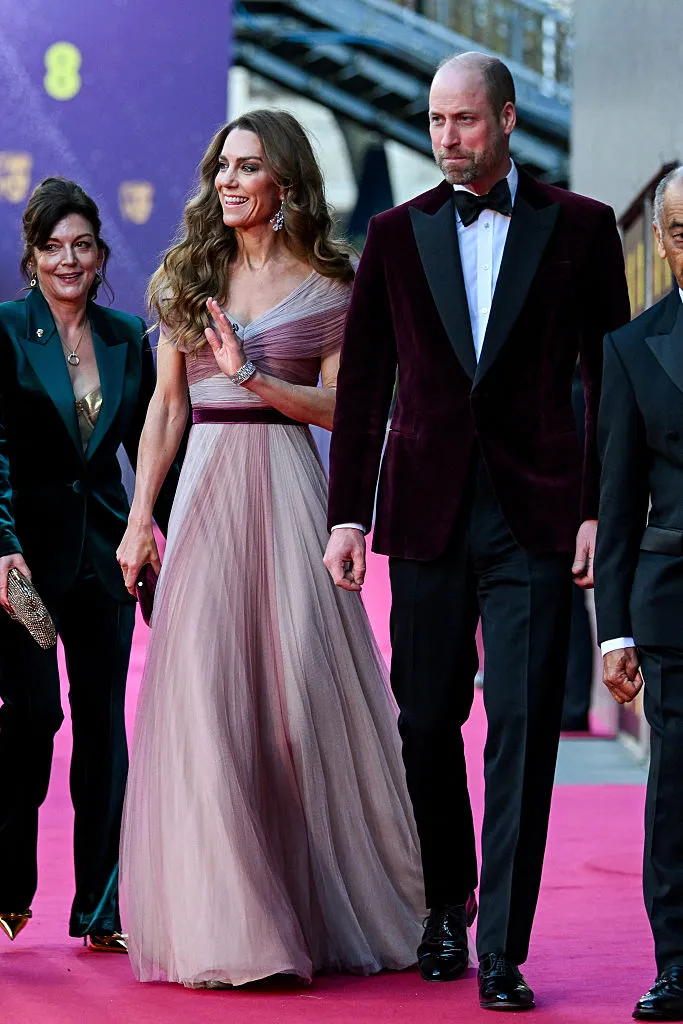 Katalin hercegné Gucci ruhában Vilmos herceg oldalán a 2026-os BAFTA vörös szőnyegén