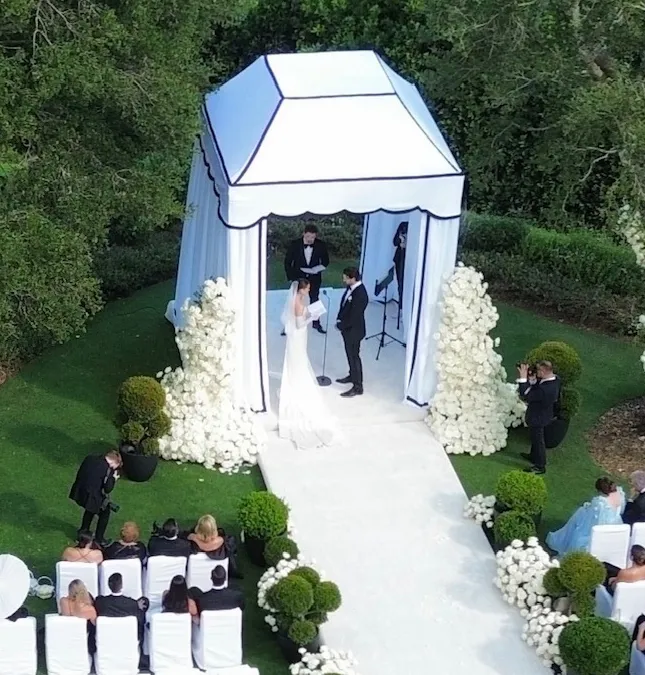05/31/2025 Hailee Steinfeld and Josh Allen are pictured exchanging vows in Montecito. The 28 year old American actress and singer and her 29 year old professional football player fiancé were joined by among family and friends as they were officially married at the California estate. Hailee wore a long white gown while Josh wore a traditional black tux.
sales@theimagedirect.com Please byline:TheImageDirect.com
