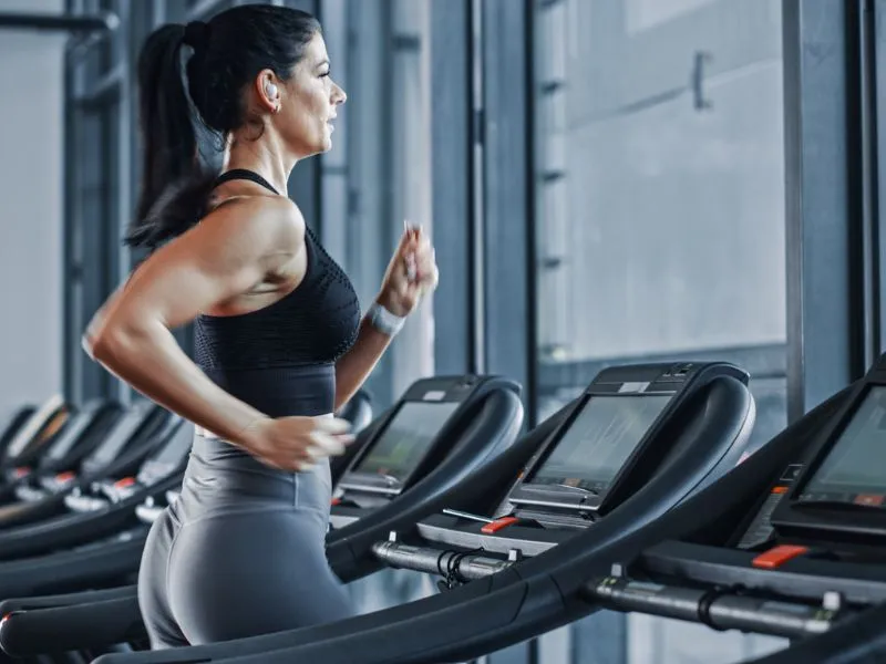 A dubai fitness szálloda minden földi jóval ellátja a vendégeket.