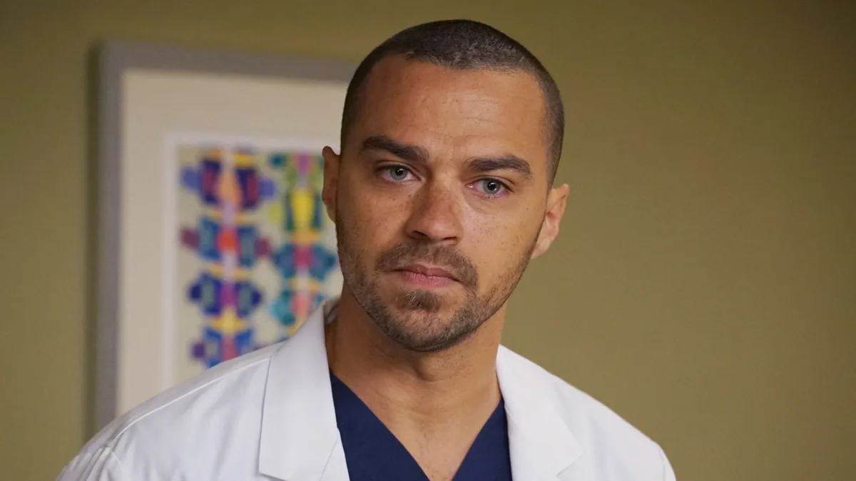 Jesse Williams, pucér, meztelenkedés