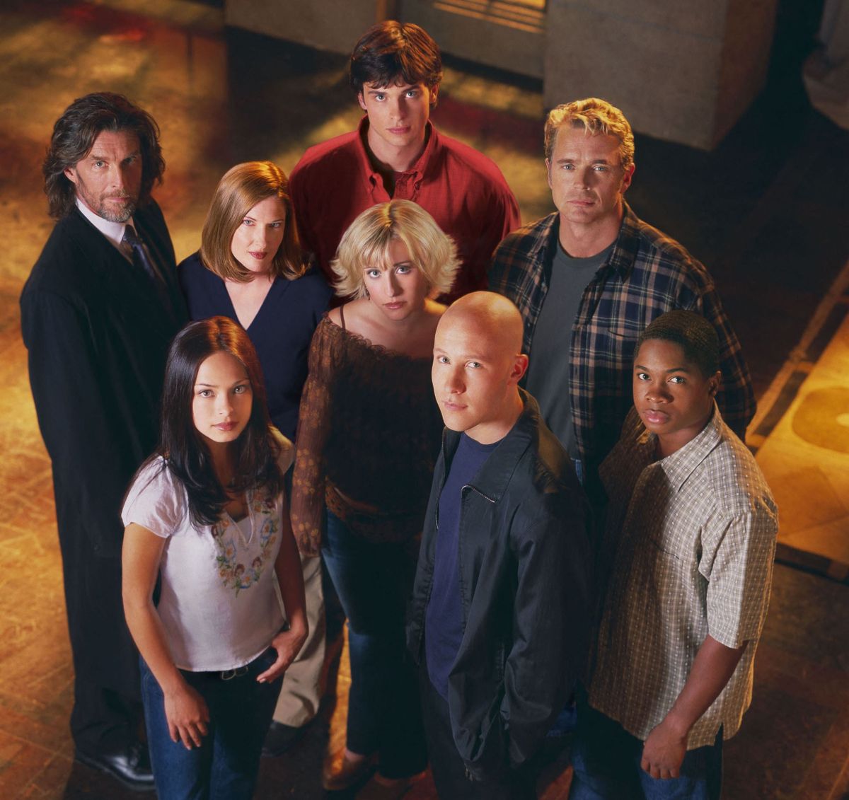 Smallville (série tv)  Smallville (2001)TV-Series USA  Kristin Kreuk, Michael Rosenbaum, Sam Jones III, Allison Mack, John Glover, Annette O'Toole, Tom Welling, John Schneider saison 2, season 2 (Photo by Archives du 7eme Art / Photo12 via AFP)