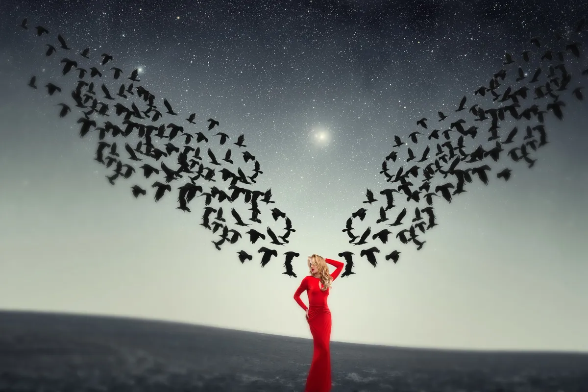 Az inka horoszkóp segít megismerni önmagad. Ősi, nagy tudás. Használd! girl and a flock of crows. Elements of this image furnished by NASA