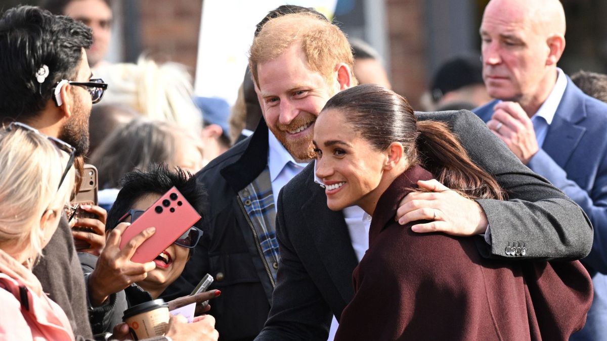 Meghan Markle és Harry herceg nottinghami látogatása heves vitát váltott ki a rajongók között.
