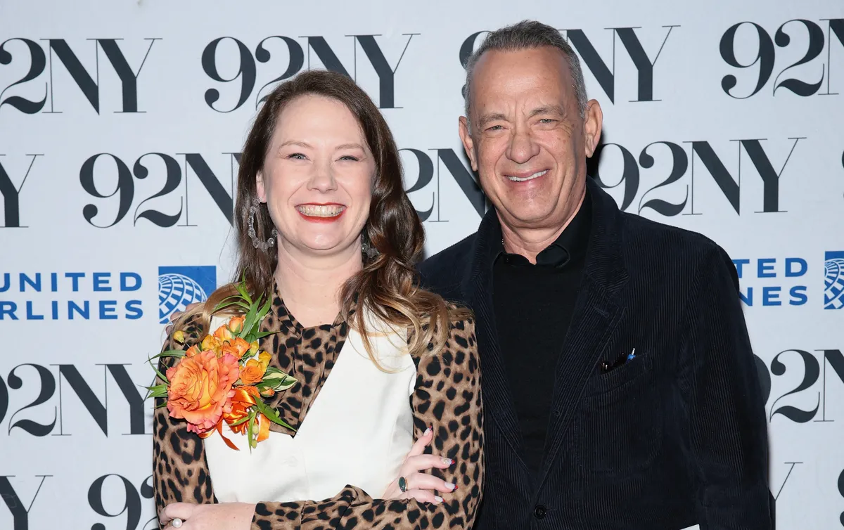Tom Hanks is ott volt lánya, Elizabeth Anne Hanks könybemutatóján