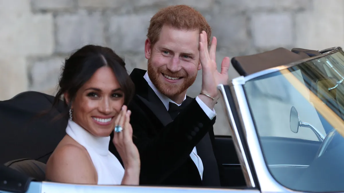 Harry herceg arra biztatta Meghan Markle-t, hogy vegye fel mielőbb a kapcsolatot nagybeteg édesapjával