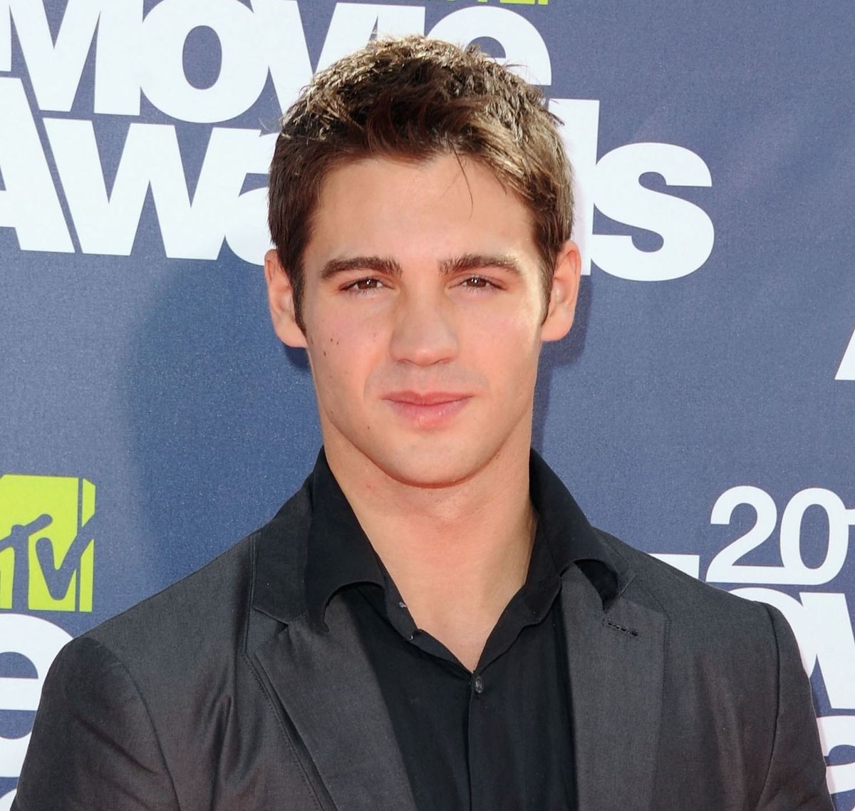 A Vámpírnaplók sztárja, Steven R. McQueen 2011-ben: a sorozatban Elena öccsét, Jeremy Gilbertet alakította. 