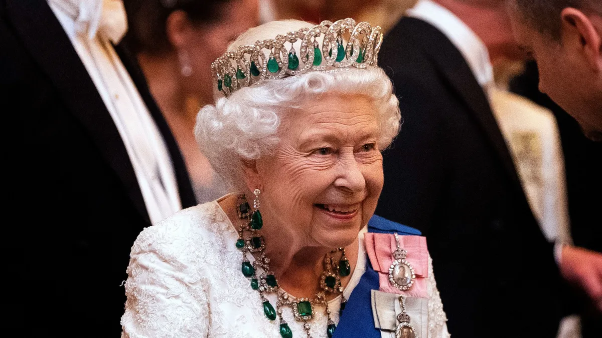 II. Erzsébet királynő a halála után közel négy évvel is az első helyen áll a brit királyi család népszerűségi listáján.