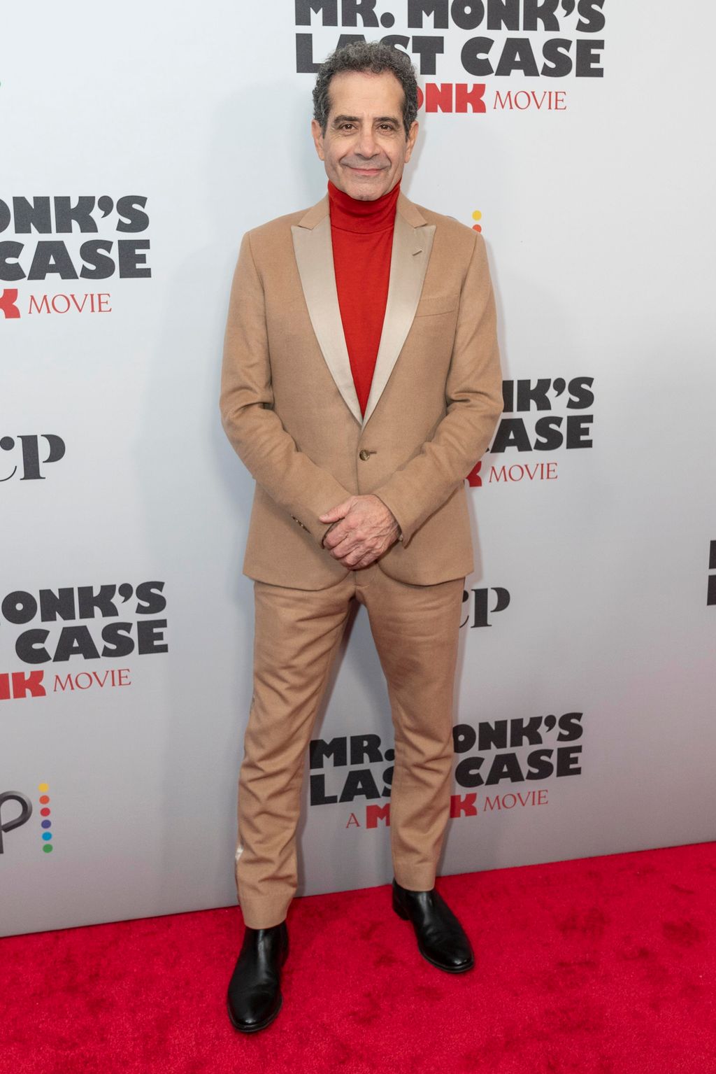 Tony Shalhoub 2023-ban a Mr Monk utolsó esete A Monk-film premierjén New Yorkban.