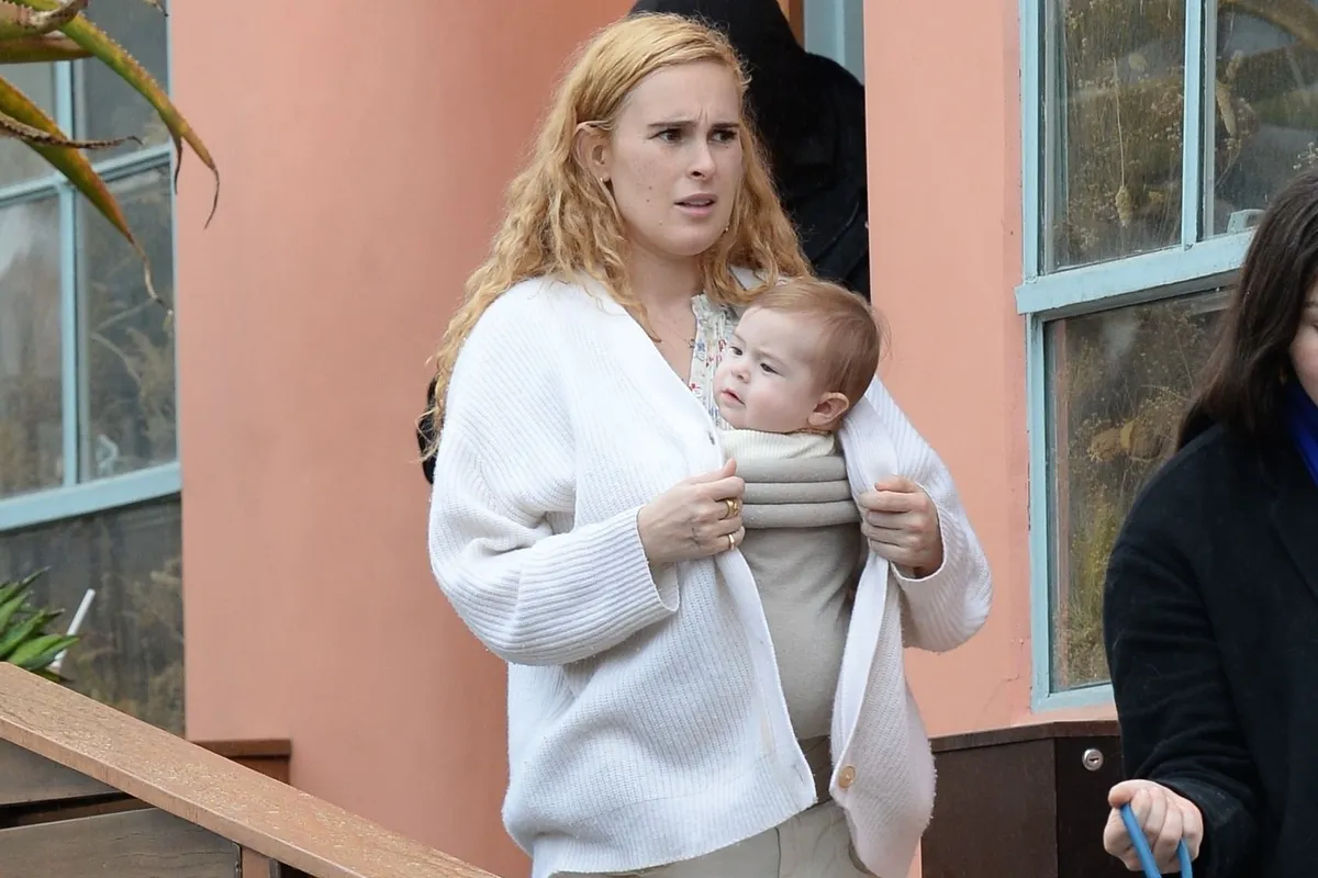 Rumer Willis egyedül neveli lányát, Lue-t.