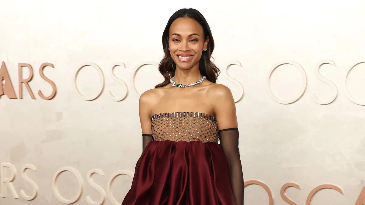 Zoe Saldana a csúcsra tört