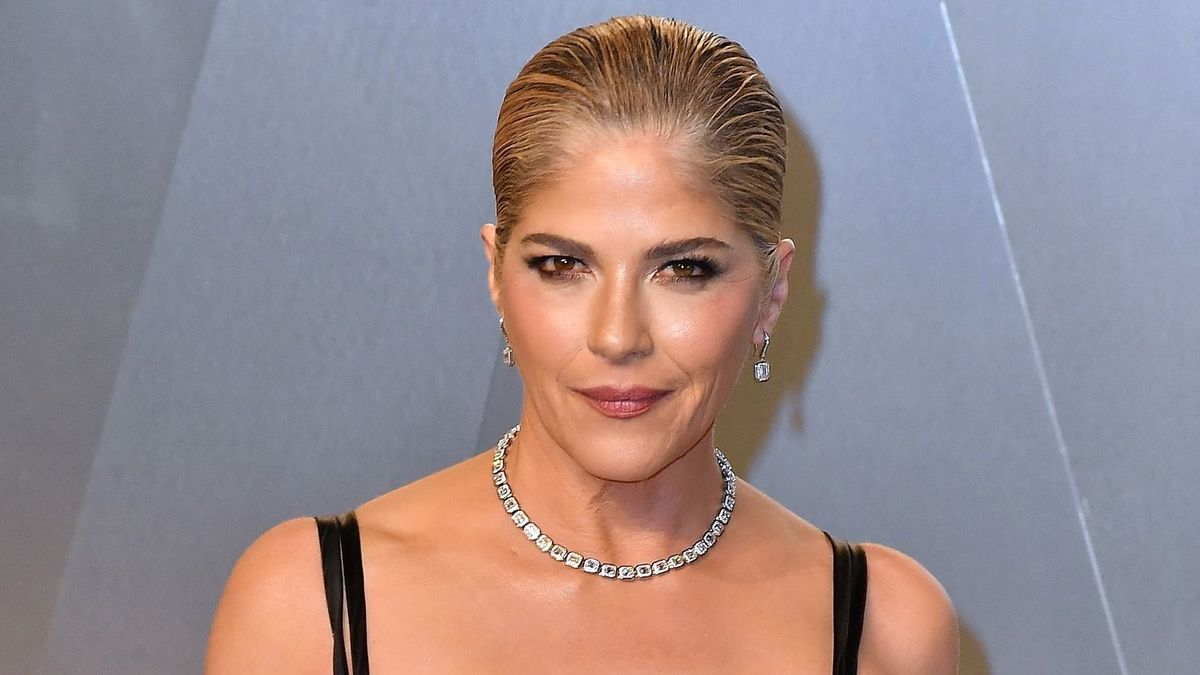 Selma Blair egy repülőgépen balhézott, majd egy rendőrnőt és egy ápolót is bántalmazott
