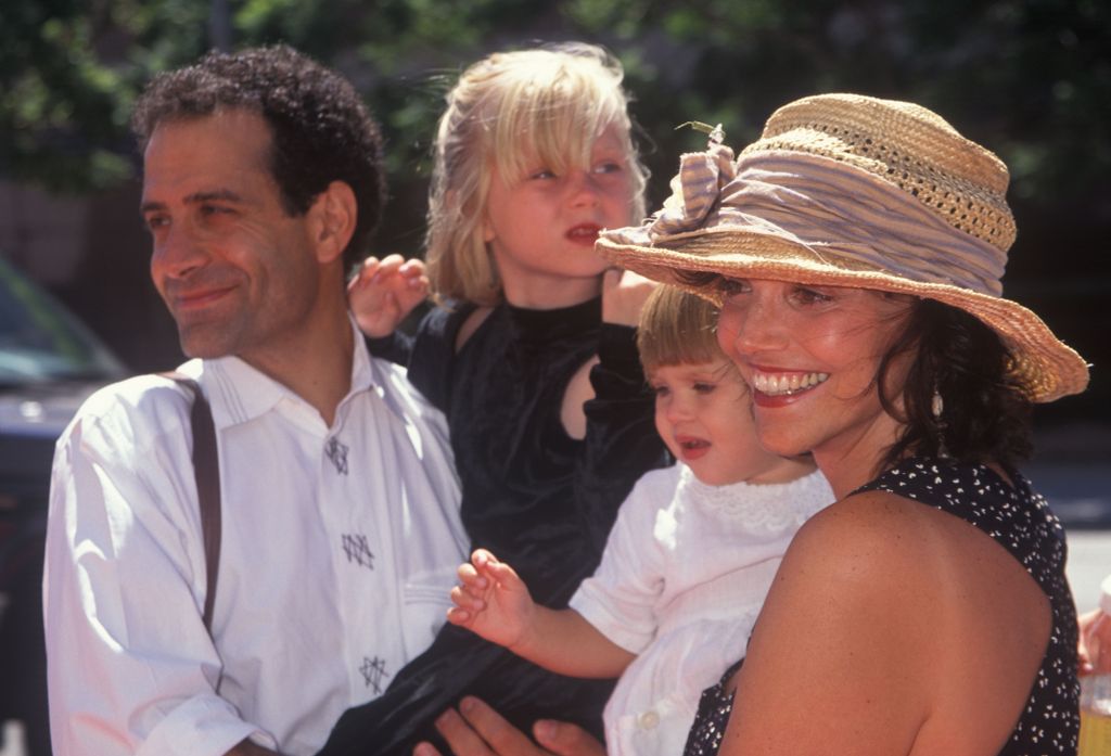 Tony Shalhoub and children Josie and Sophia 1995-ben.