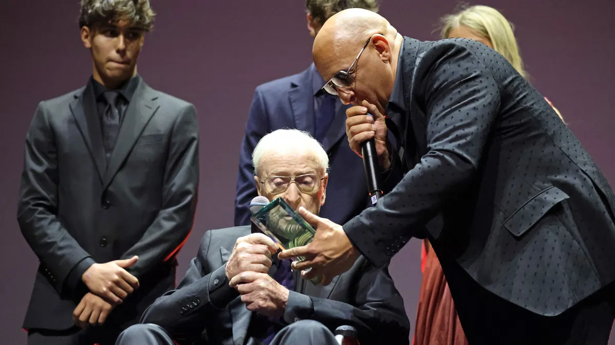 Michael Caine-t álló taps fogadta 