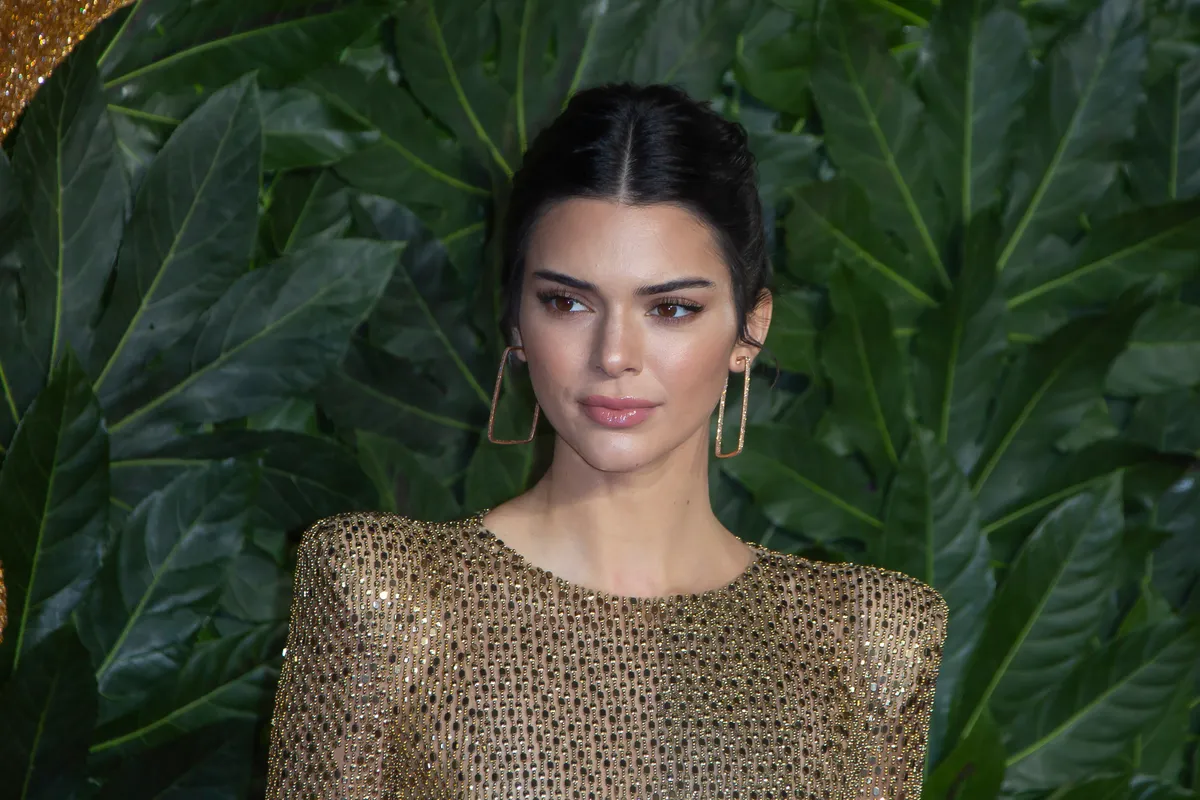 Kendall Jenner száját sokan irigylik, és szerencsére tű nélkül is elérhető.
