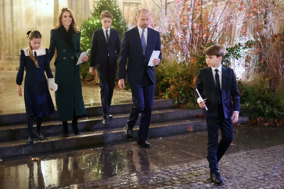 Vilmos herceg, Katalin hercegné és a gyerekeik az az éves karácsonyi koncerten