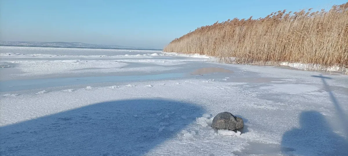 Hópaplan pedig lassítja a jég vastagodását a Balatonon.