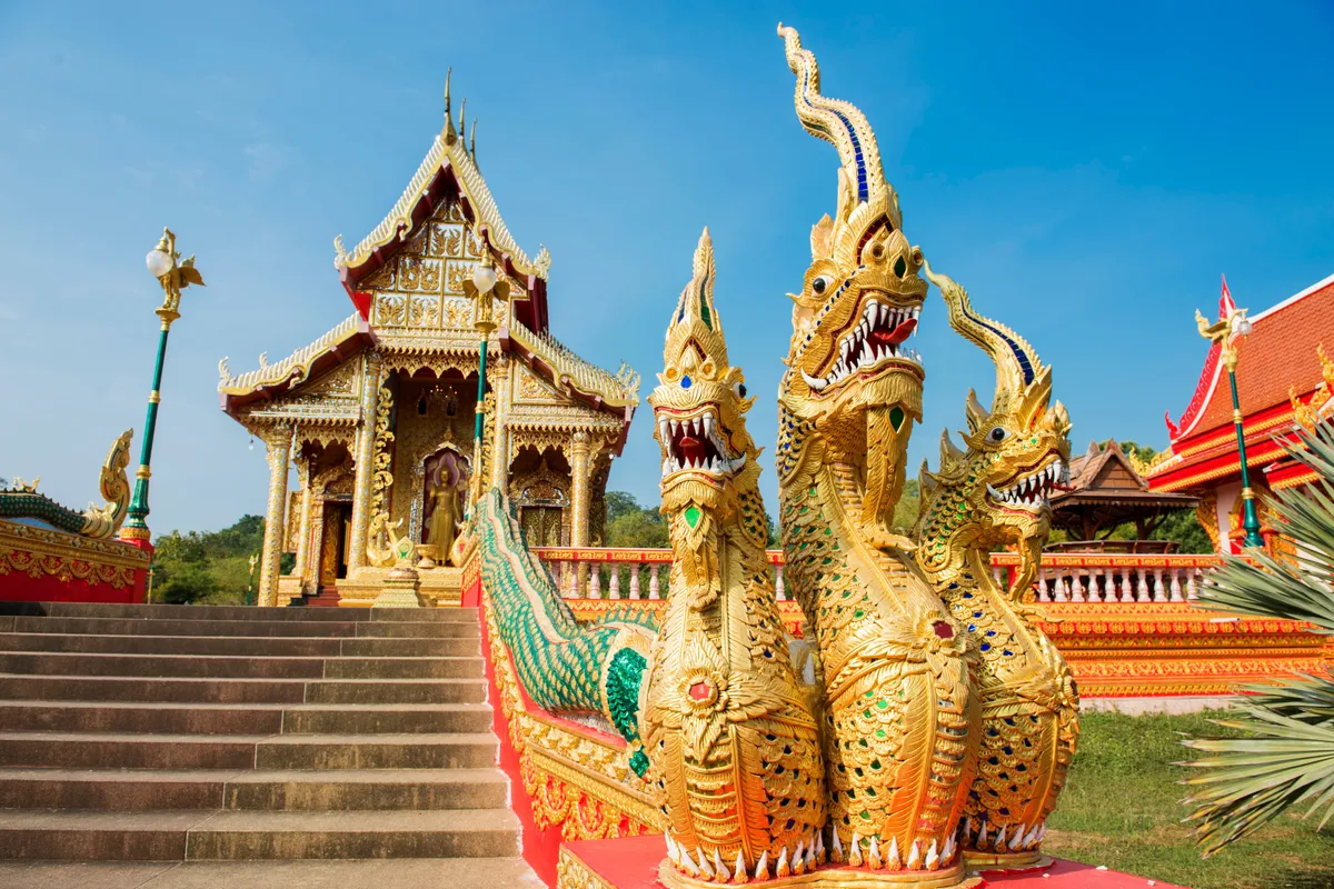 Ma Mianmar a korábbi Burma. Ősi hitrendszerük, a burmai horoszkóp állatai mindenütt ott vannak, az építészet szerves részét jelentik: díszítőelemek, és spirituális üzenetek, erőt közvetítenek az állatjegyek.