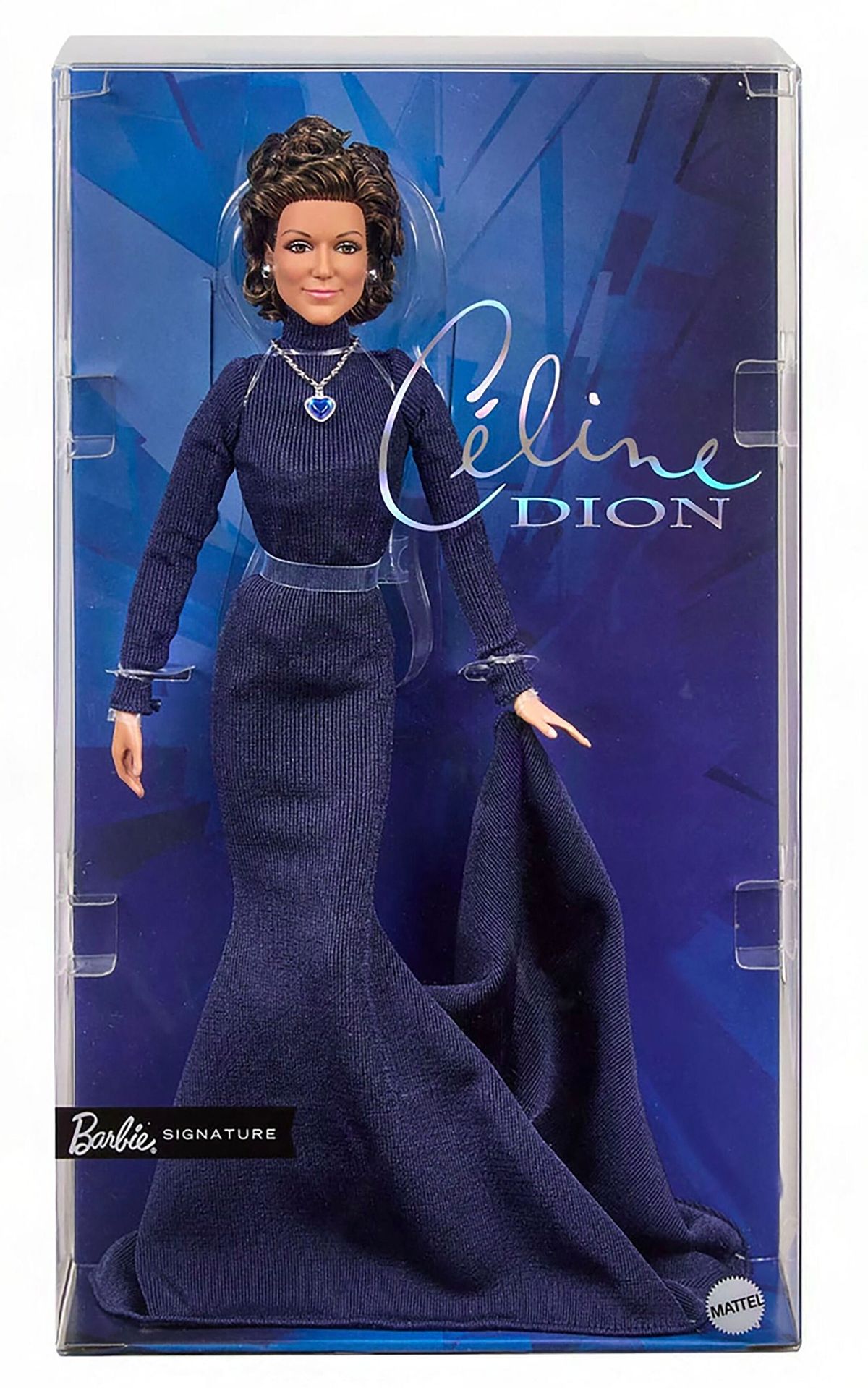 Mattel a dévoilé une poupée Barbie collector à l'effigie de la chanteuse Céline Dion vendue au prix de 77 euros le 14 octobre 2026. Barbie rend hommage à une icône mondiale de la musique et de la mode, Céline Dion. Avec plus de 250 millions d’albums vendus dans le monde, Céline Dion s’est imposée comme l’une des plus grandes icônes de la pop de tous les temps grâce à sa voix légendaire et à son style inimitable. Rendant hommage à cette légende de la musique, la poupée Barbie Céline Dion s’inspire de la tenue emblématique qu’elle portait lors d’une cérémonie en 1998, lorsqu’elle a interprété son incontournable succès "My Heart Will Go On". À l’image de Céline, cette poupée Barbie fait sensation dans une robe à col roulé bleu océan, rehaussée d’un somptueux collier bleu en forme de cœur évoquant l’un des films les plus marquants de tous les temps. Cette poupée rend hommage à l’une des artistes les plus admirées au monde, dont la musique, le style et la passion continueront d’inspirer les générations à venir. Ce coffret comprend un socle pour poupée et un certificat d’authenticité. © Mattel via Bestimage On October 14, 2026, Mattel unveiled a collector’s Barbie doll modeled after singer Céline Dion, priced at 77 euros. Barbie pays tribute to a global music and fashion icon: Céline Dion. With over 250 million albums sold worldwide, Céline Dion has established herself as one of the greatest pop icons of all time, thanks to her legendary voice and inimitable style. Honoring this music legend, the Céline Dion Barbie doll is inspired by the iconic outfit she wore during a 1998 ceremony while performing her smash hit "My Heart Will Go On." Just like Céline, this Barbie doll makes a stunning impression in an ocean-blue turtleneck gown, accented by a magnificent blue heart-shaped necklace that evokes one of the most memorable films of all time. This doll celebrates one of the world’s most admired artists, whose music, style, and passion will continue to inspire generations to come. The set includes a doll stand and a certificate of authenticity.