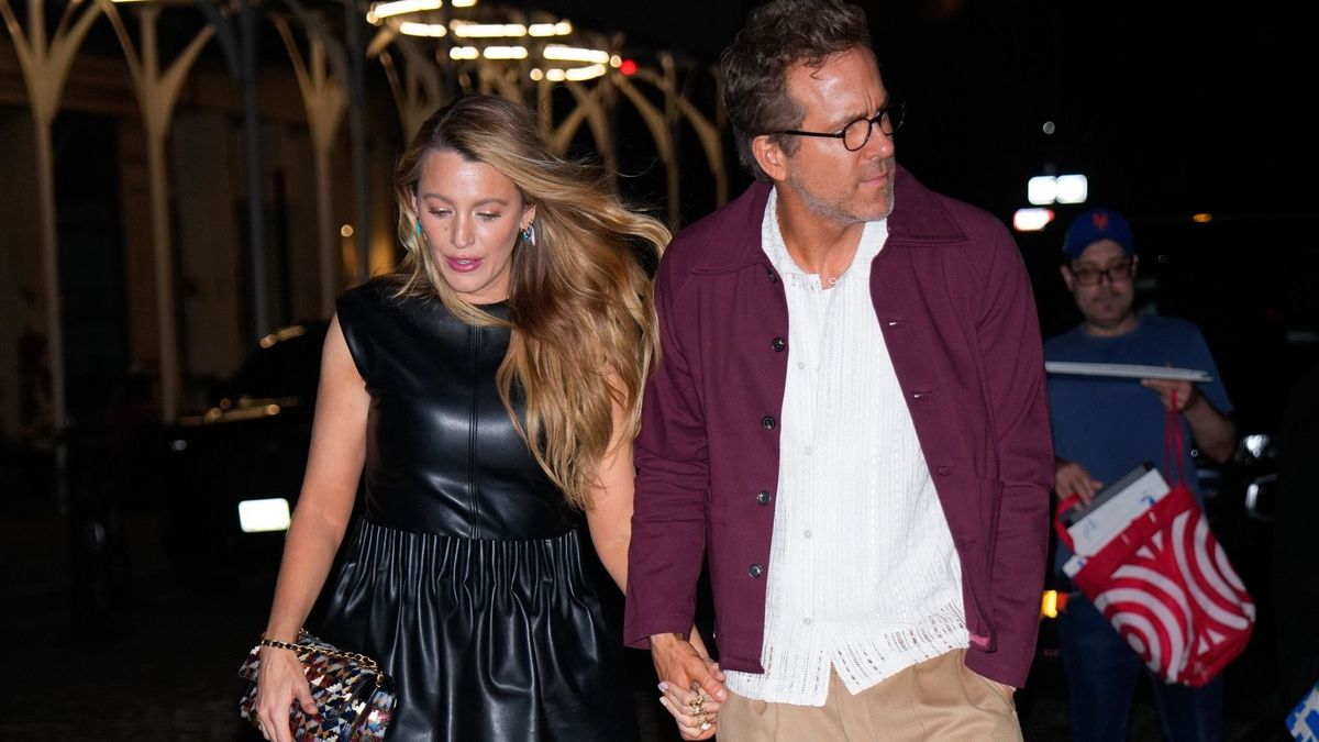 04/29/2025 Blake Lively and Ryan Reynolds meet up with Hugh Jackman at a theater in New York City. Blake wore a black leather dress while Ryan was seen giving his close friend Hugh, a hug before parting ways.
sales@theimagedirect.com Please byline:TheImageDirect.com