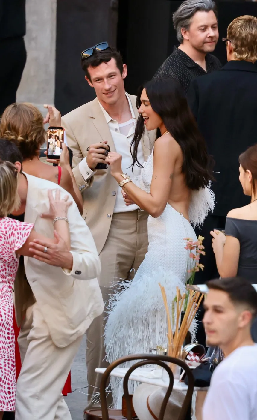 Dua Lipa és Callum Turner Olaszországban tartották a lakodalmukat