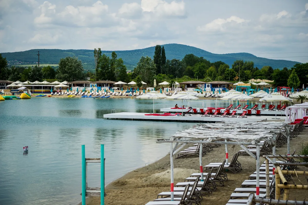 A legjobb strandok Budapesten és környékén tökéletesek a nyári kikapcsolódáshoz. A Lupa Beach hívogat.