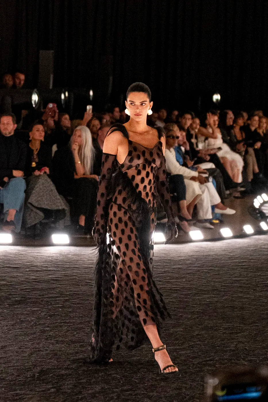 Heidi Klum, Kylie Jenner és Kendall jenner a párizsi divathéten Kinga Strogoff a párizsi divathéten